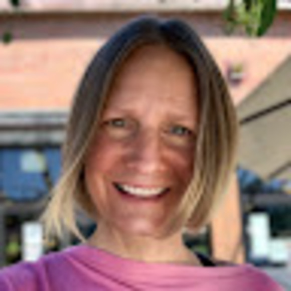 Meet your Posher, Nicole - Picture 1 of 1